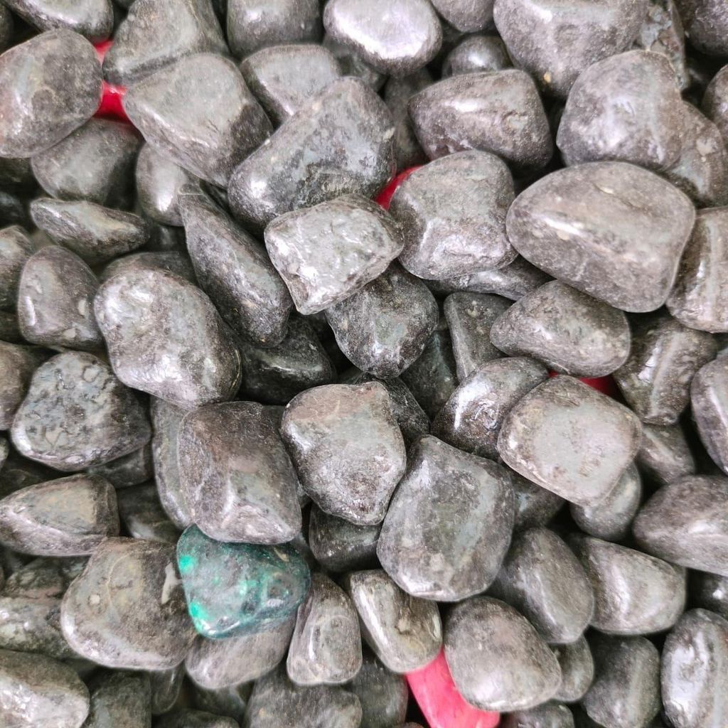 Decorative Grey Large Pebbles - 1 Kg