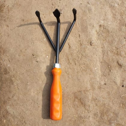 Buy Gardening Fork Twisted / Panja in  Inch  Online | Urvann.com