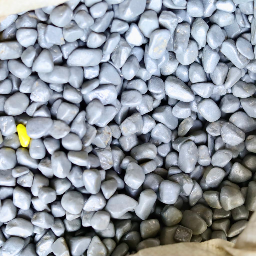 Decorative Medium Grey Pebbles - 1 Kg